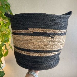 Medium Sized Black‎ & Tan Boho Straw Jute Storage Plant Basket Pot